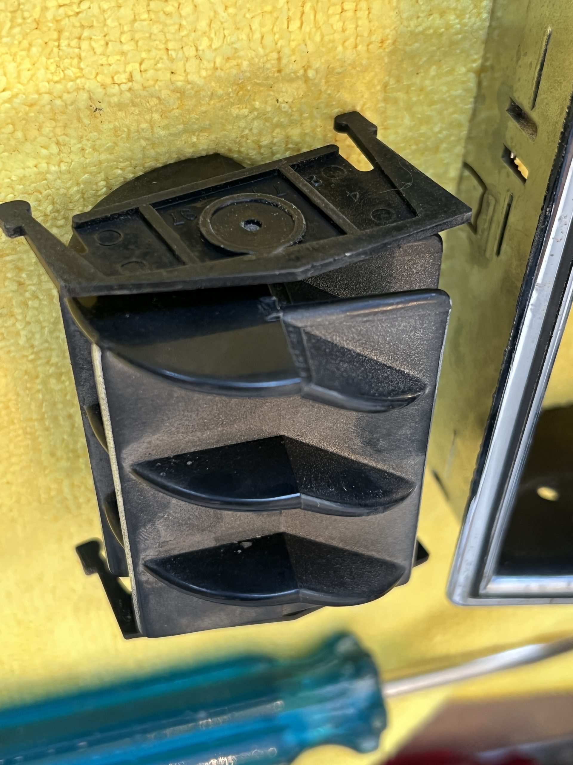 Center AC Heat Dash Vent (1969-1970 Mustang) - USED - Image 5