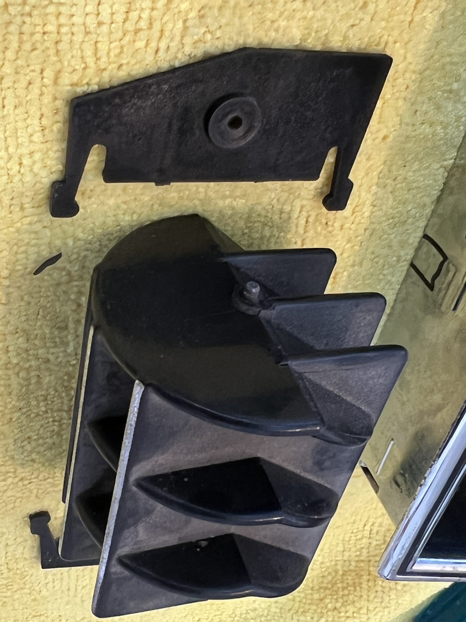 Center AC Heat Dash Vent (1969-1970 Mustang) - USED - Image 4